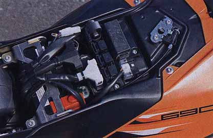 КТМ 690 Enduro, зндуро. KTM 690 SMC, мотард. КТМ 690 Duke, дорожный.